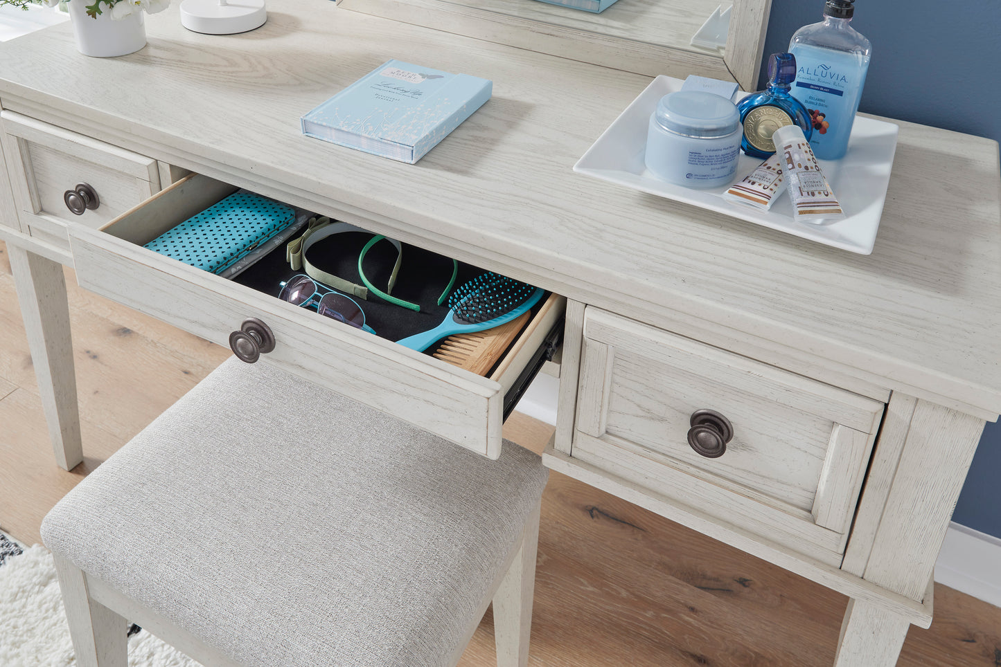Robin Vanity W/Stool and Mirror -