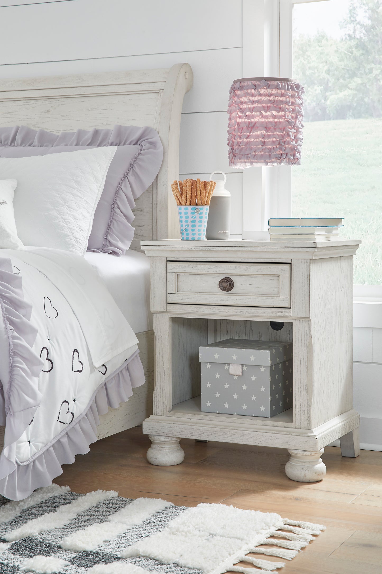 Robin One Drawer Nightstand -
