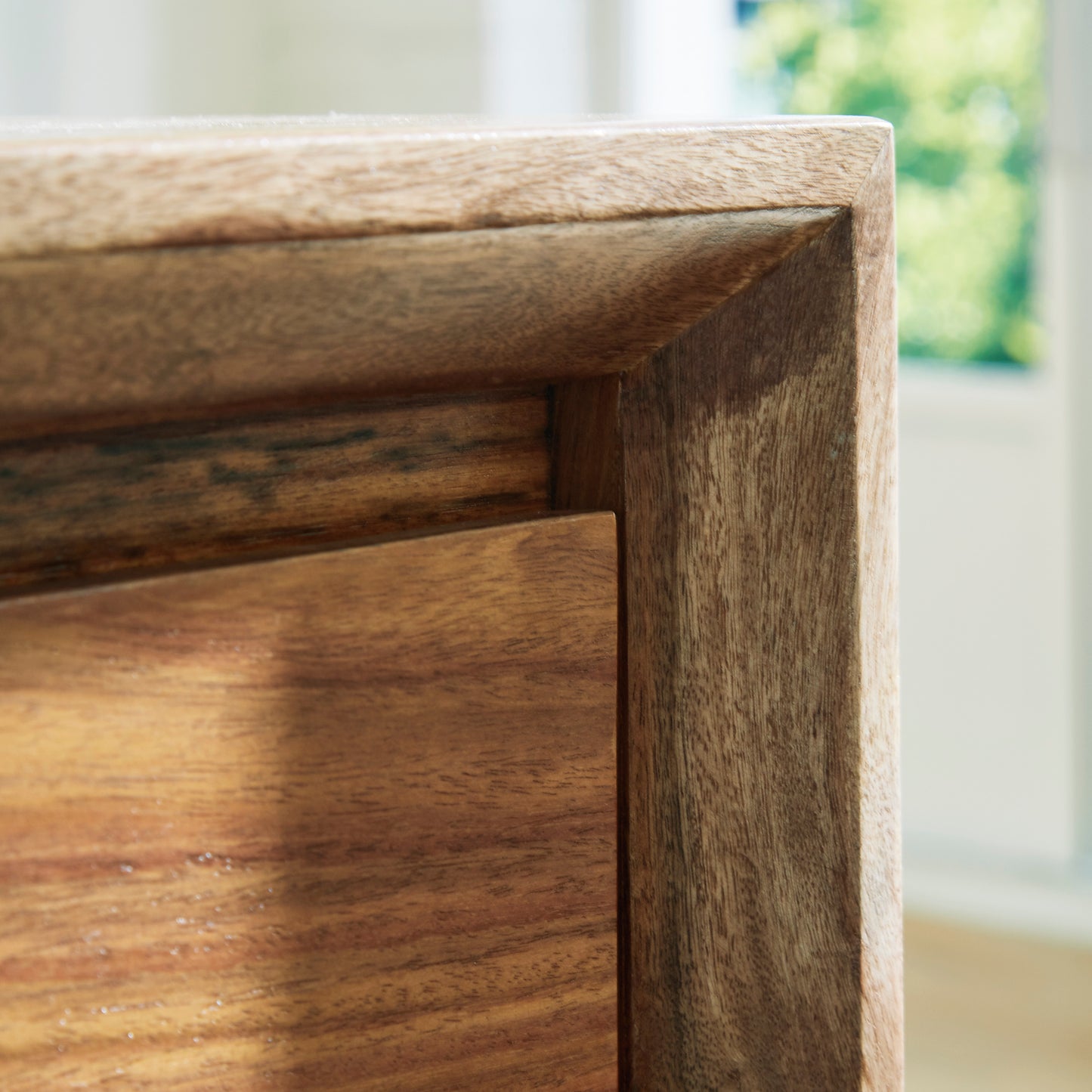 Dahlia Dresser -