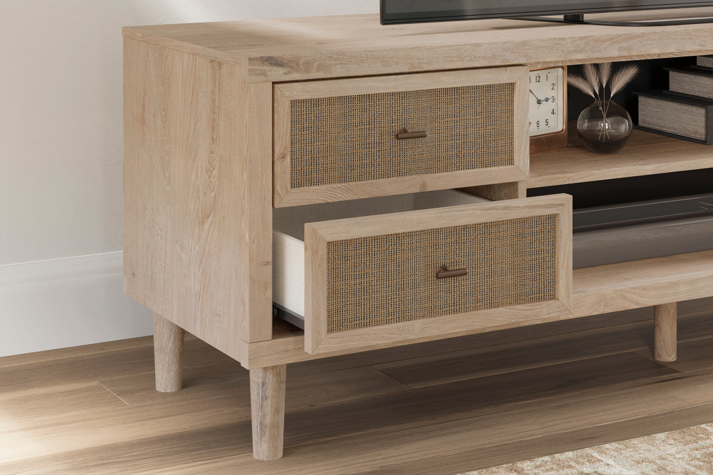 Chelle XL Tv Stand -