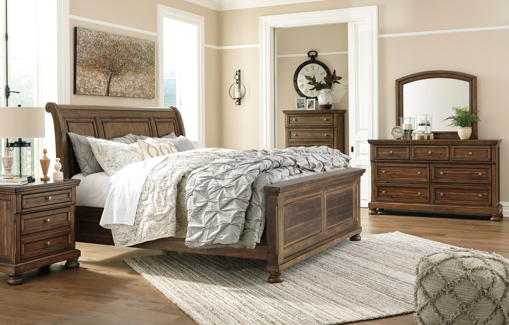 Flynn Sleigh Bed - Queen